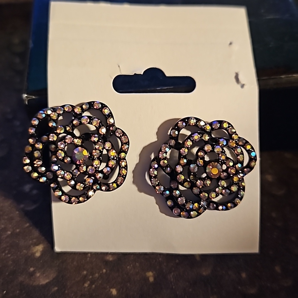Black Metal Flower Rhinestone Pierced Earrings